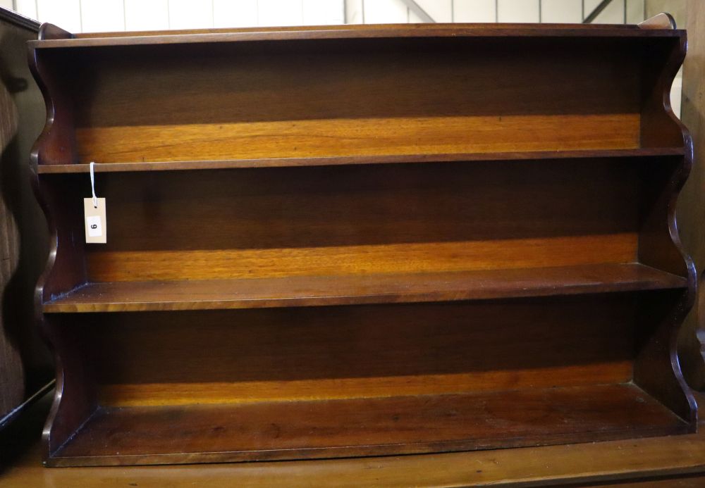 A Victorian mahogany graduated bookcase, width 107cm depth 20cm height 72cm